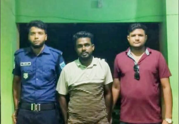 পঞ্চগড়ের তেঁতুলিয়ায় পুলিশের অভিযানে ইয়াবাসহ ১ জন মাদক ব্যবসায়ী গ্রেপ্তার করেছে।