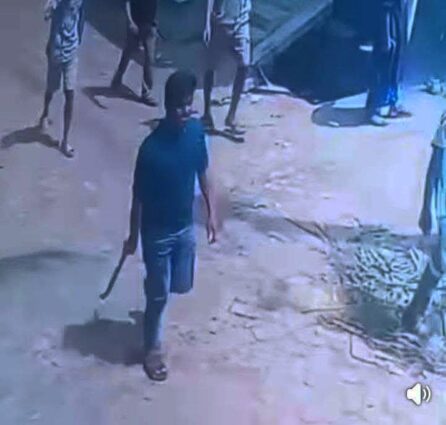 বগুড়ায় দিনে দুপুরে স্বর্ণ ব্যবসায়ীর বাসায় ভয়াবহ ডাকাতি, লুটপাট-ভাঙচুরে আহত ৪।