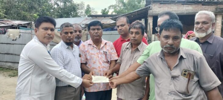 প্রধানমন্ত্রীর ত্রাণ তহবিল থেকে পীরগঞ্জের ডুবন্ত লিপনের পরিবারকে ২৫ হাজার টাকা সহায়তা।