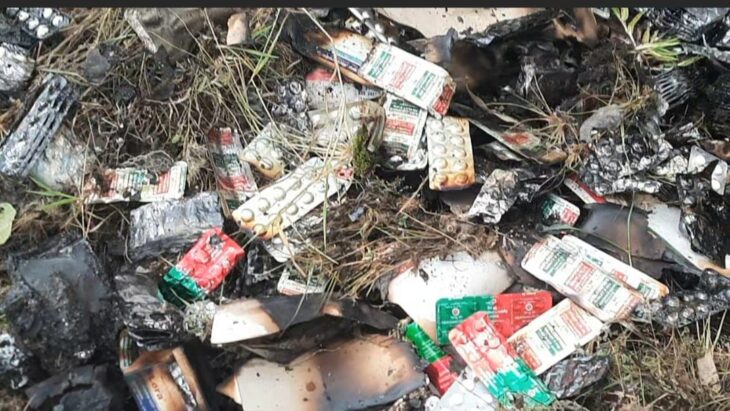 দিনাজপুরে ঔষধ রেখেই মেয়াদ উত্তীর্ণ করার পর গোপনে পুড়িয়ে ফেলা হচ্ছে ঔষধ বঞ্চিত হচ্ছে দরিদ্র মানুষ।