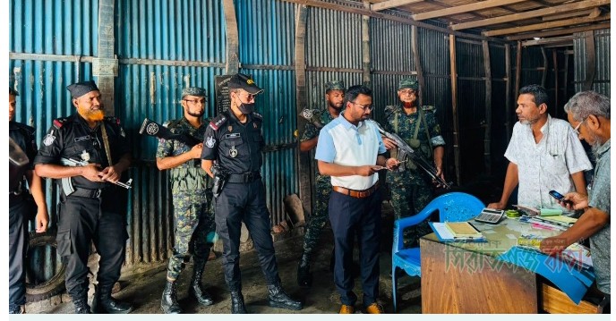 সিরাজগঞ্জে ভোজ্য তেলের দাম বেশি রাখায় দুই প্রতিষ্ঠানকে জরিমানা