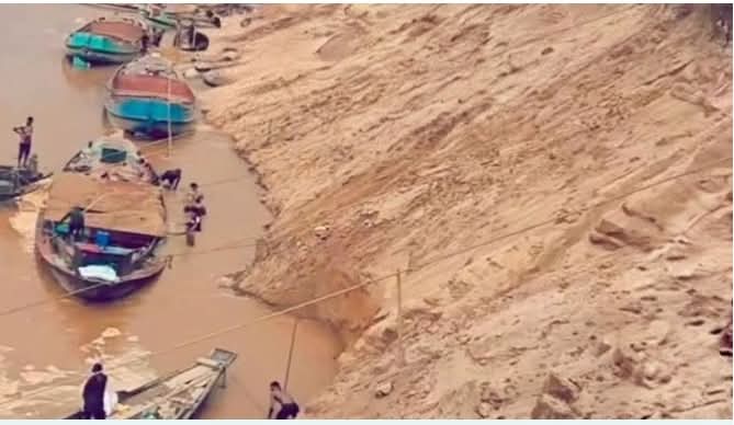 সুনামগঞ্জে ইজারাবীহিন শান্তিপুর- মাহরাম নদী থেকে ১১ মাসে অর্ধ কোটি টাকা বালু লুট।