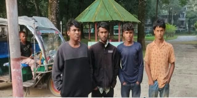 পঞ্চগড়ের তেঁতুলিয়া সীমান্ত দিয়ে ভারতে প্রবেশের চেষ্টাকালে ৪ জন আটক।