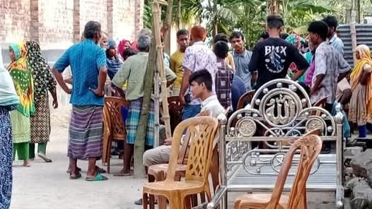চিরিরবন্দরে নানীর বাড়িতে বেড়াতে গিয়ে পুকুরের পানিতে ডুবে শিশুর মৃত্যু। ‎